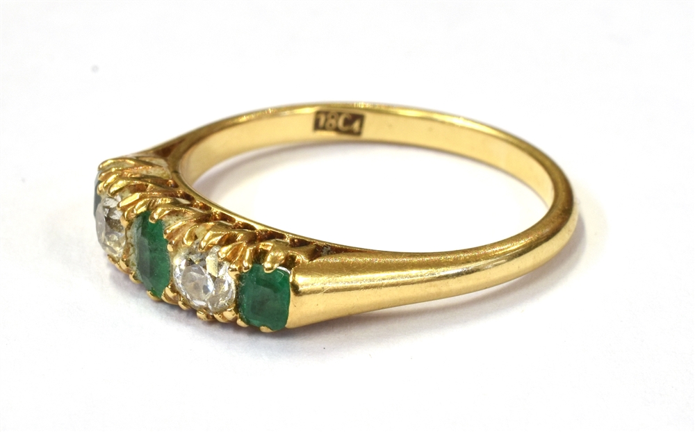 EMERALD & ESTATE CUT DIAMOND FIVE STONE 18ct gold belcher claw set ring, with two old European cut - Bild 3 aus 3
