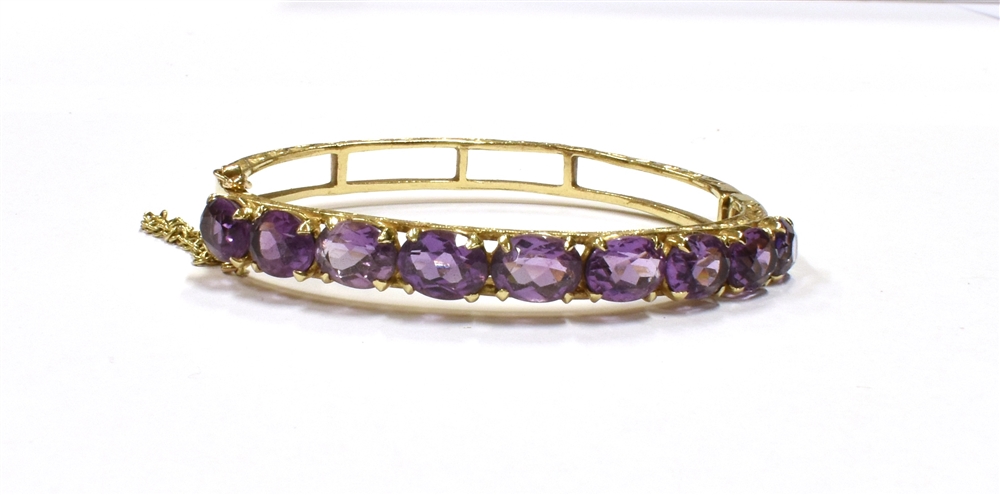 14CT GOLD & AMETHYST BRACELET Nine claw set oval mixed cut amethyst stones of good quality,