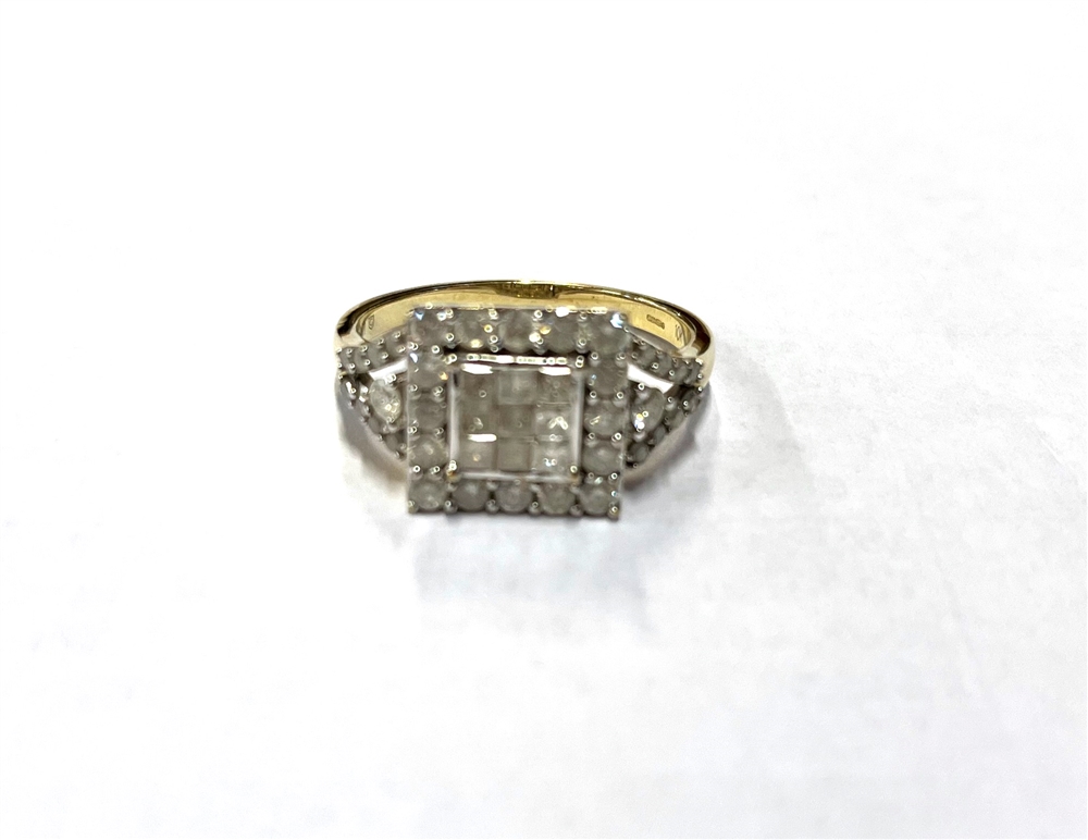 9CT GOLD & DIAMOND RING 11.8mm square head, with central bezel and grain set princess and