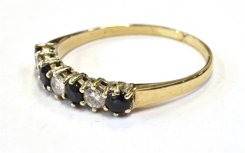 SAPPHIRE & DIAMOND HALF ETERNITY 9ct gold (tested) with dark blue sapphires estimated to total 0. - Bild 3 aus 3