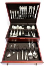 TOWLE SILVER CUTLERY CANTEEN By renowned North American Massachusetts silversmiths Towle, a cased