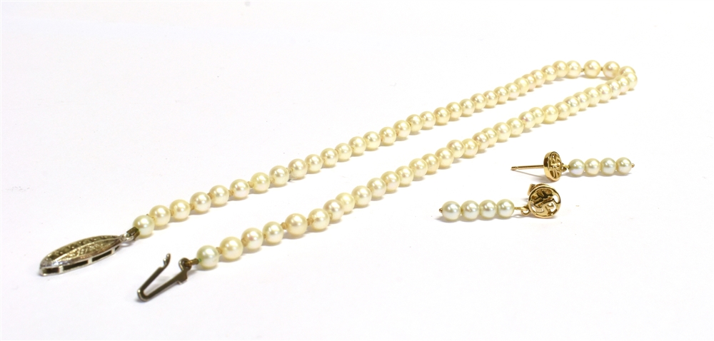 CULTURED WHITE PEARL NECKLACE & EARRINGS Necklace 42cm long, round/off round pearls, approx 3.9-6. - Bild 2 aus 3