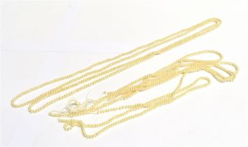 CULTURED PEARL STRANDS Four strands of unstrung cultured white pearls, approx 46cm long x 4.0mm