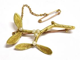 ANTIQUE GOLD & PEARL MISTLETOE BROOCH In 15ct gold, 4.0cm long, designed as a sprig of mistletoe,