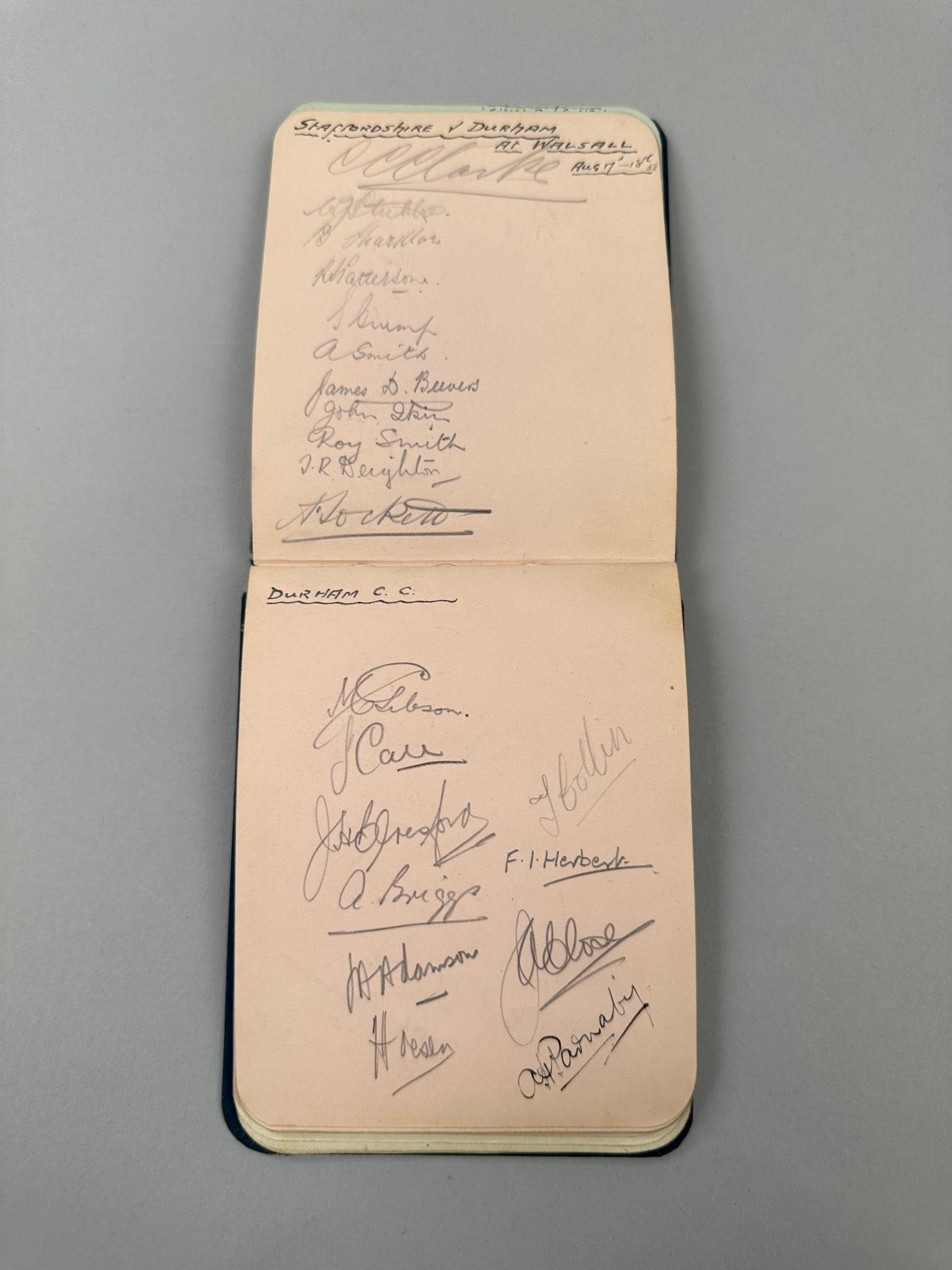 An interesting and extensive autograph album containing team autographs from the 1930s - Image 18 of 19