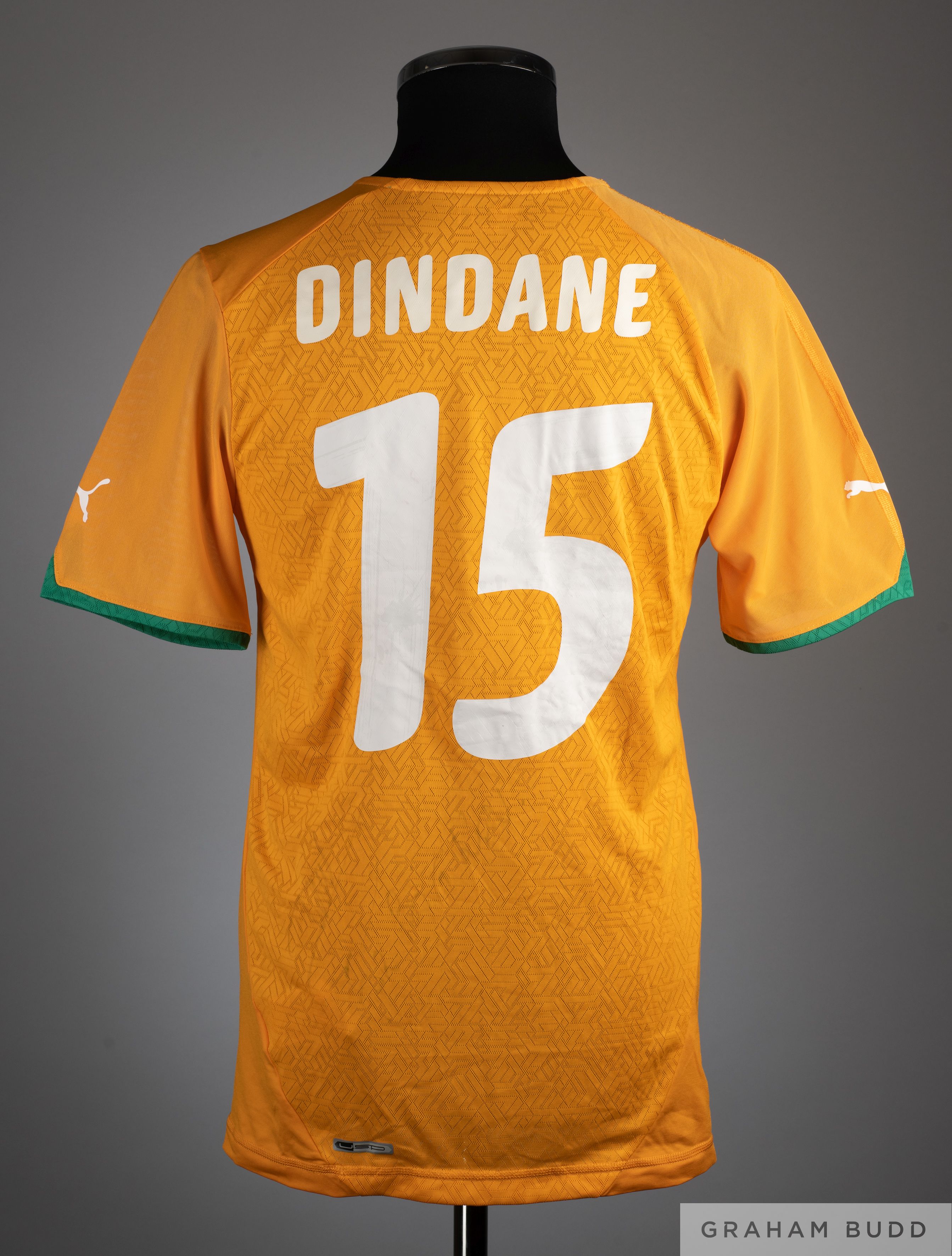 Aruna Dindane No.15 orange Ivory Coast short sleeved shirt, 2009-10 - Image 2 of 2