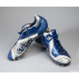 A pair of blue and silver size 8 Nike Zoomair football boots