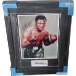Boxing: Smokin Joe Frazier signed & framed boxing photograph display,