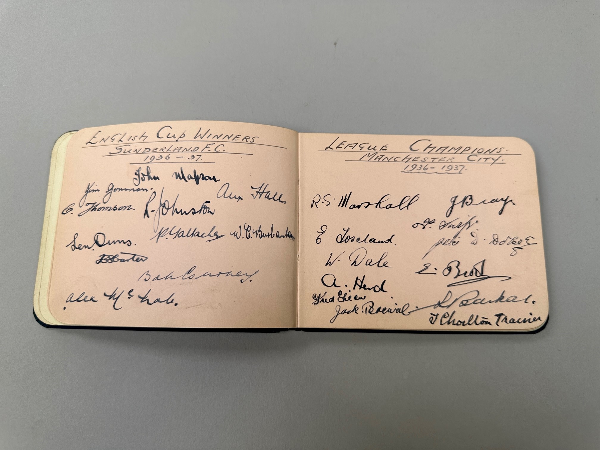 An interesting and extensive autograph album containing team autographs from the 1930s - Image 12 of 19