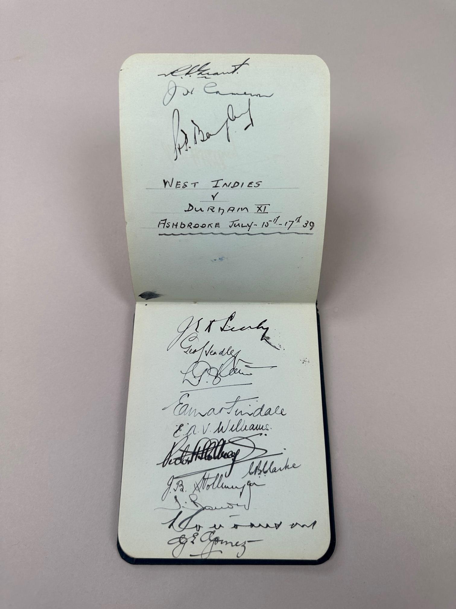 An interesting and extensive autograph album containing team autographs from the 1930s - Image 19 of 19