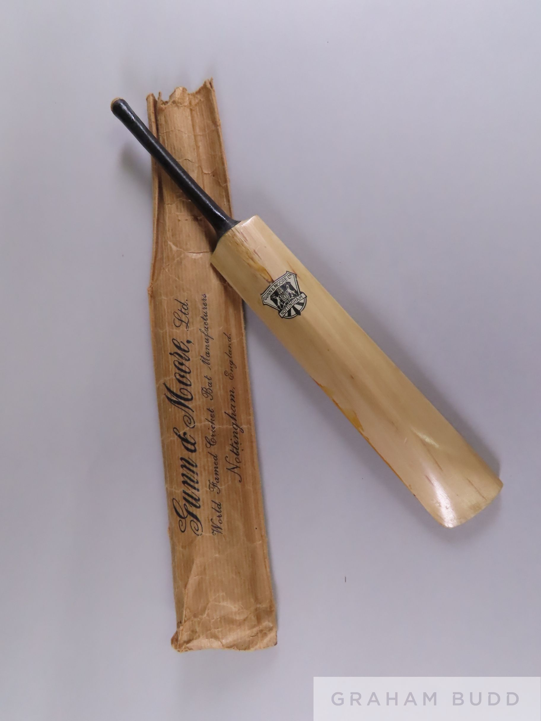 Gunn and Moore miniature cricket bat signed by the Australian Invincibles touring side - Image 2 of 4