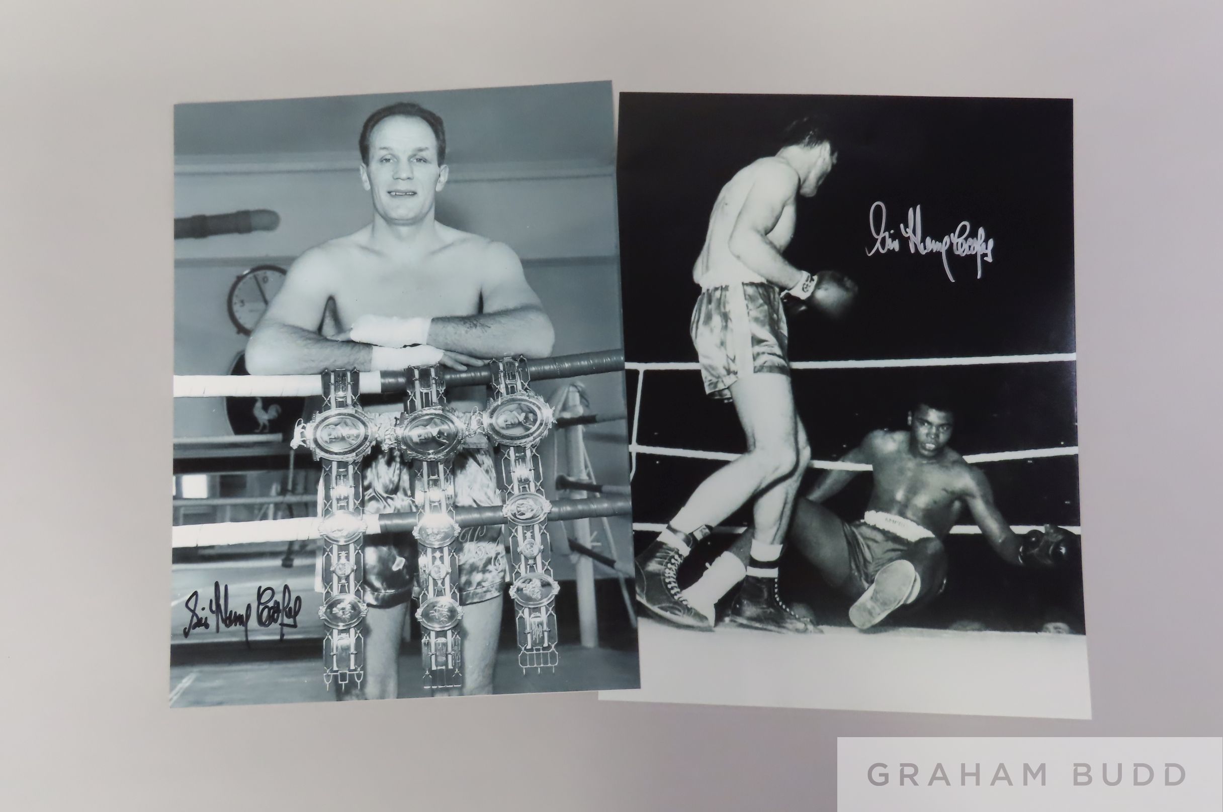 Superb collection of high quality autographed boxing photographs, - Image 3 of 3