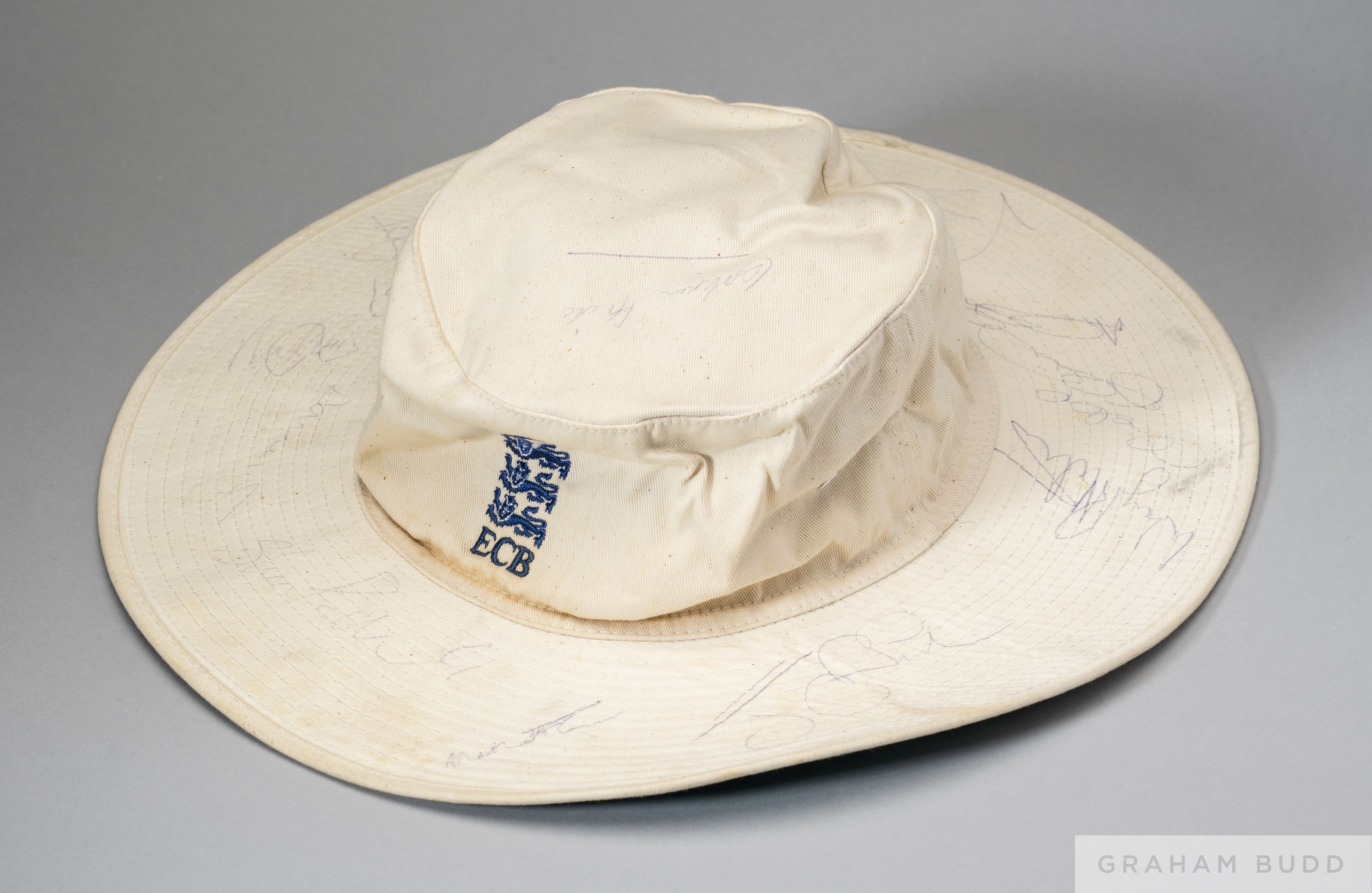 England match issue sun hat and a Classic Sporting Pictures print - Image 2 of 2