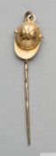 Gold gentleman's tie stick pin in the form of a jockey cap,