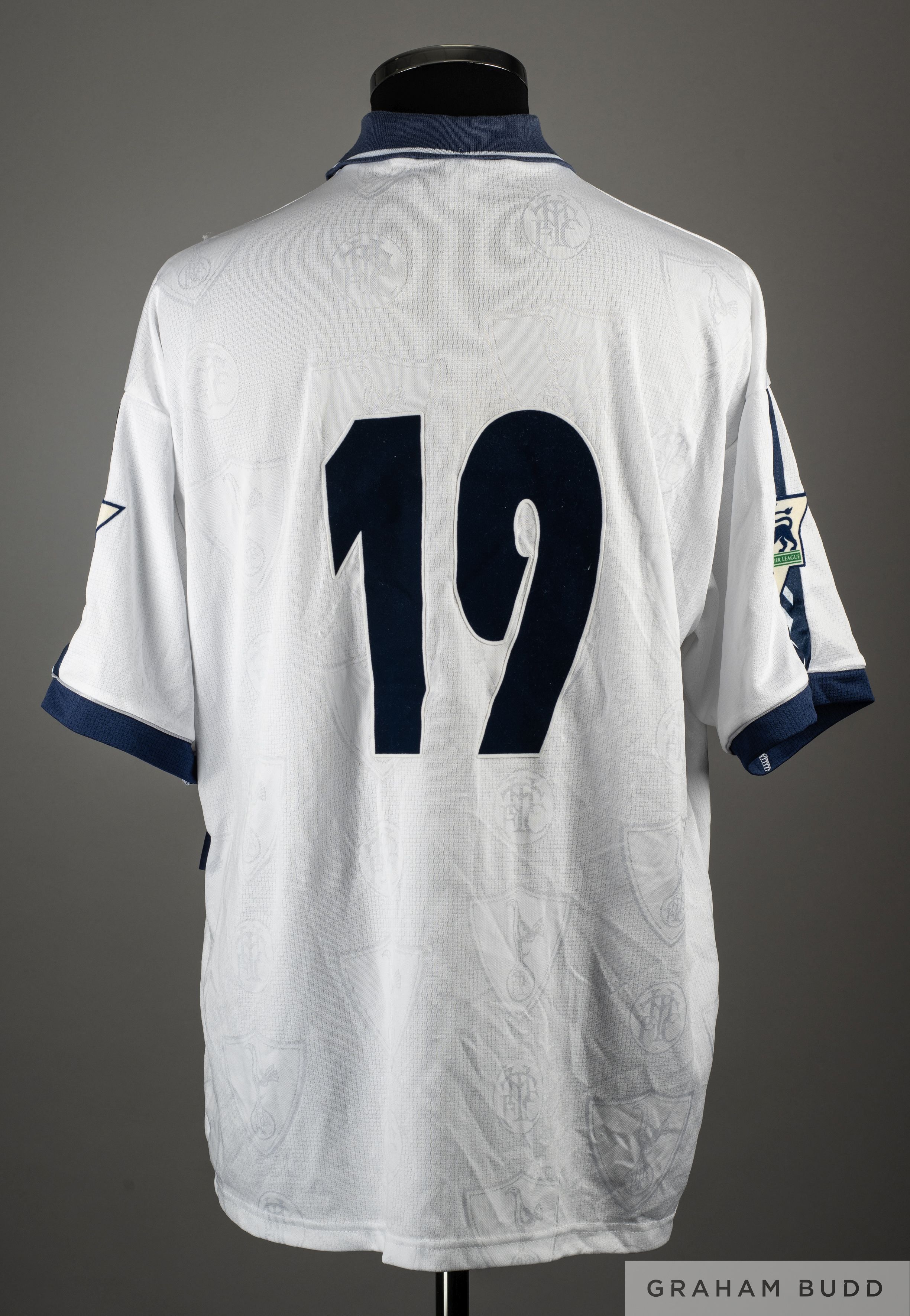 Kevin Scott white and blue No.19 Tottenham Hotspur short-sleeved shirt, 1995-96 - Image 2 of 2