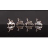 Quattro segnaposto in argento con Putti a tutto tondo, XX secolo. Bordi decorati con ramages