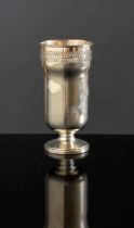 Rino Greggio Argentiere, Vaso cilindrico in argento, Padova, XX secolo. Superficie liscia, bordo