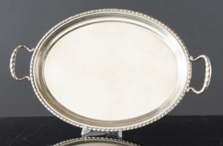 Fratelli Zaramella Argentieri, Vassoio ovale in argento, Padova, XX secolo. Superficie liscia,