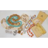 A colection of vintage costume jewellery to include carnelian beads, deco clips, glass gem
