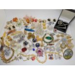 A collection of vintage and modern costume jewellery to include items by Hollywood, Exquisite,