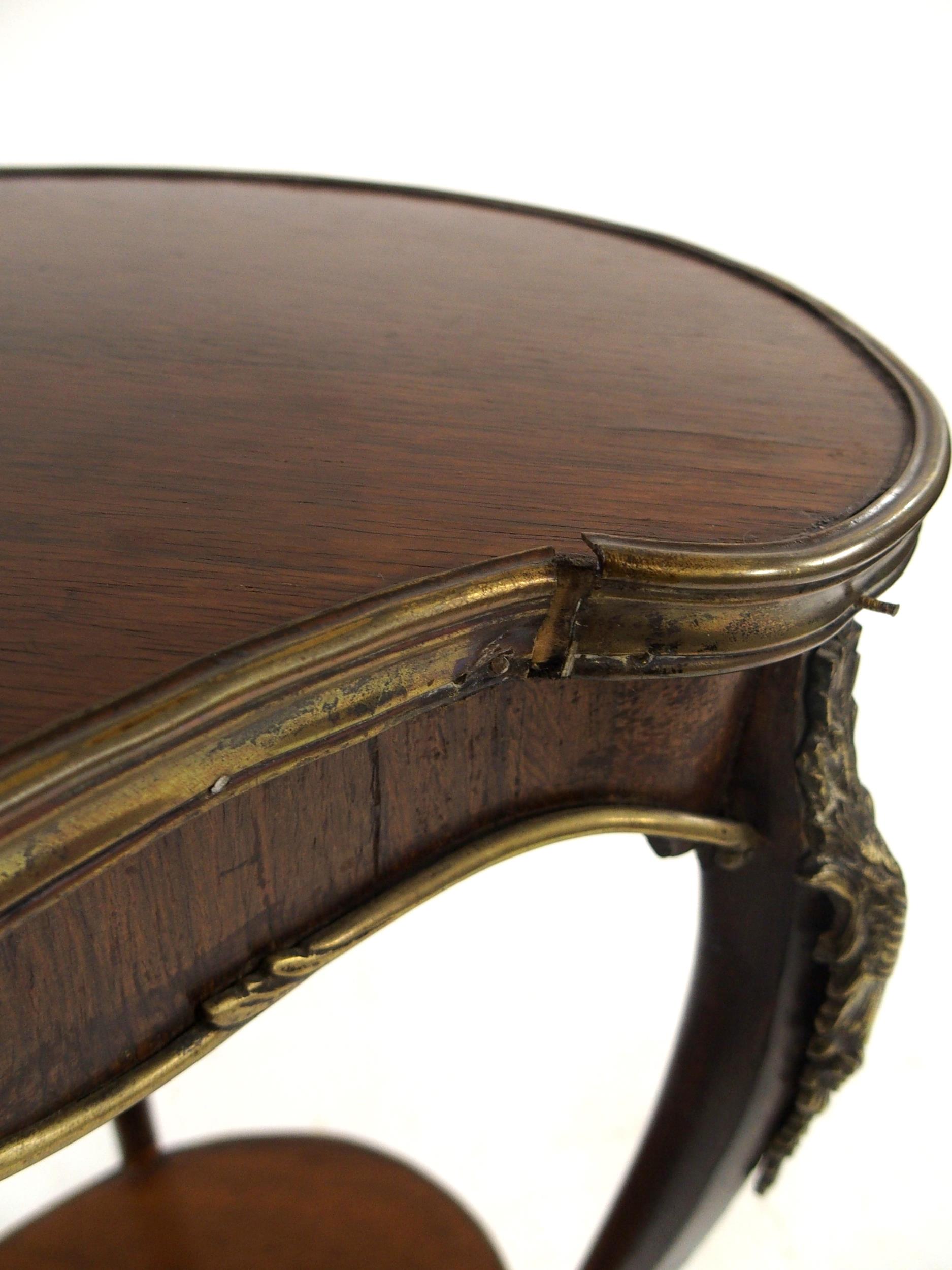 A LOUIS XV STYLE KINGWOOD TWO TIER KIDNEY SHAPED OCCASIONAL TABLE with gilt brass ormolu mounts to - Image 4 of 10