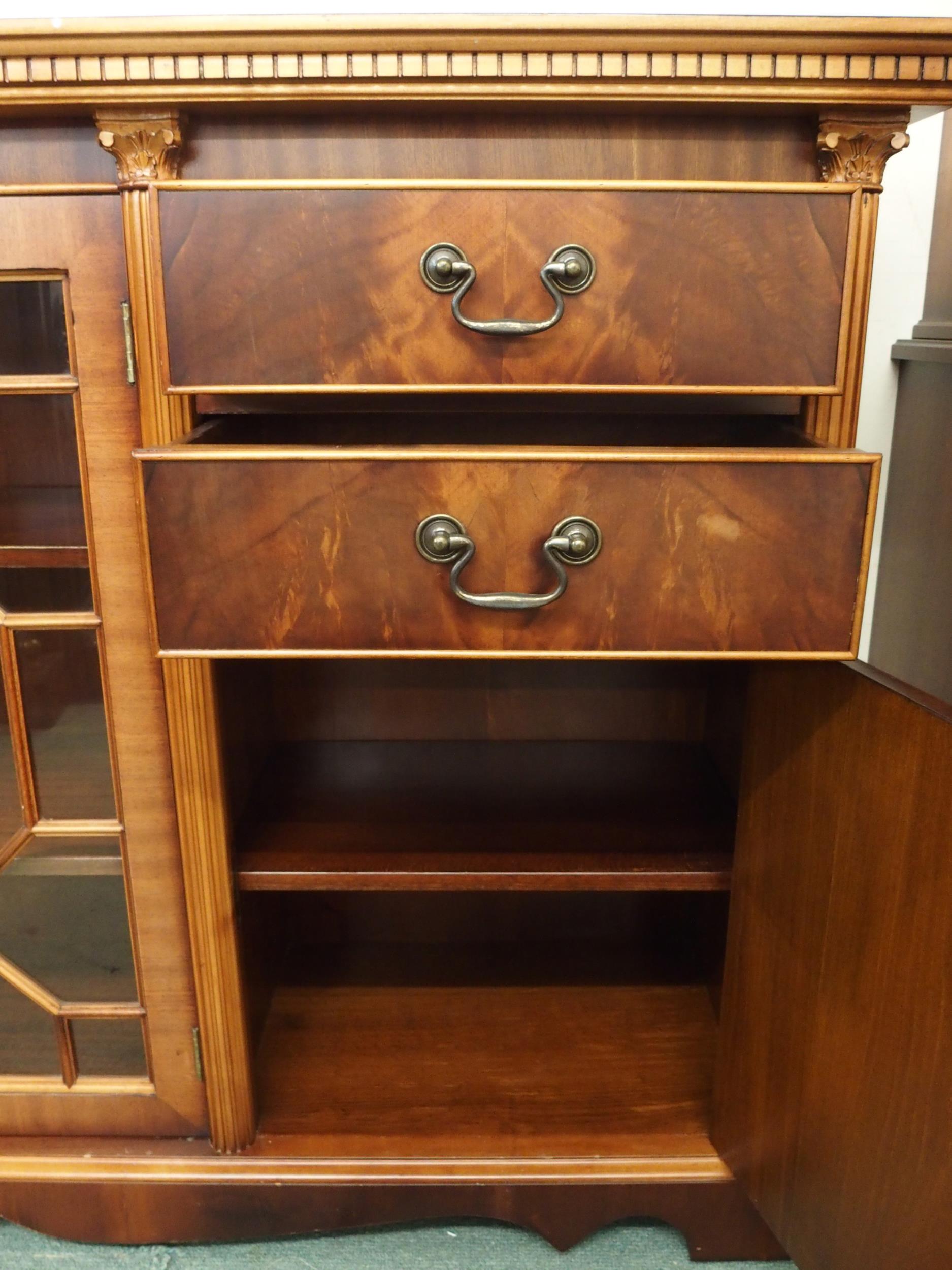 A 20th century mahogany reproduction astragal glazed bookcase, 96cm high x 148cm wide x 38cm deep - Image 3 of 5