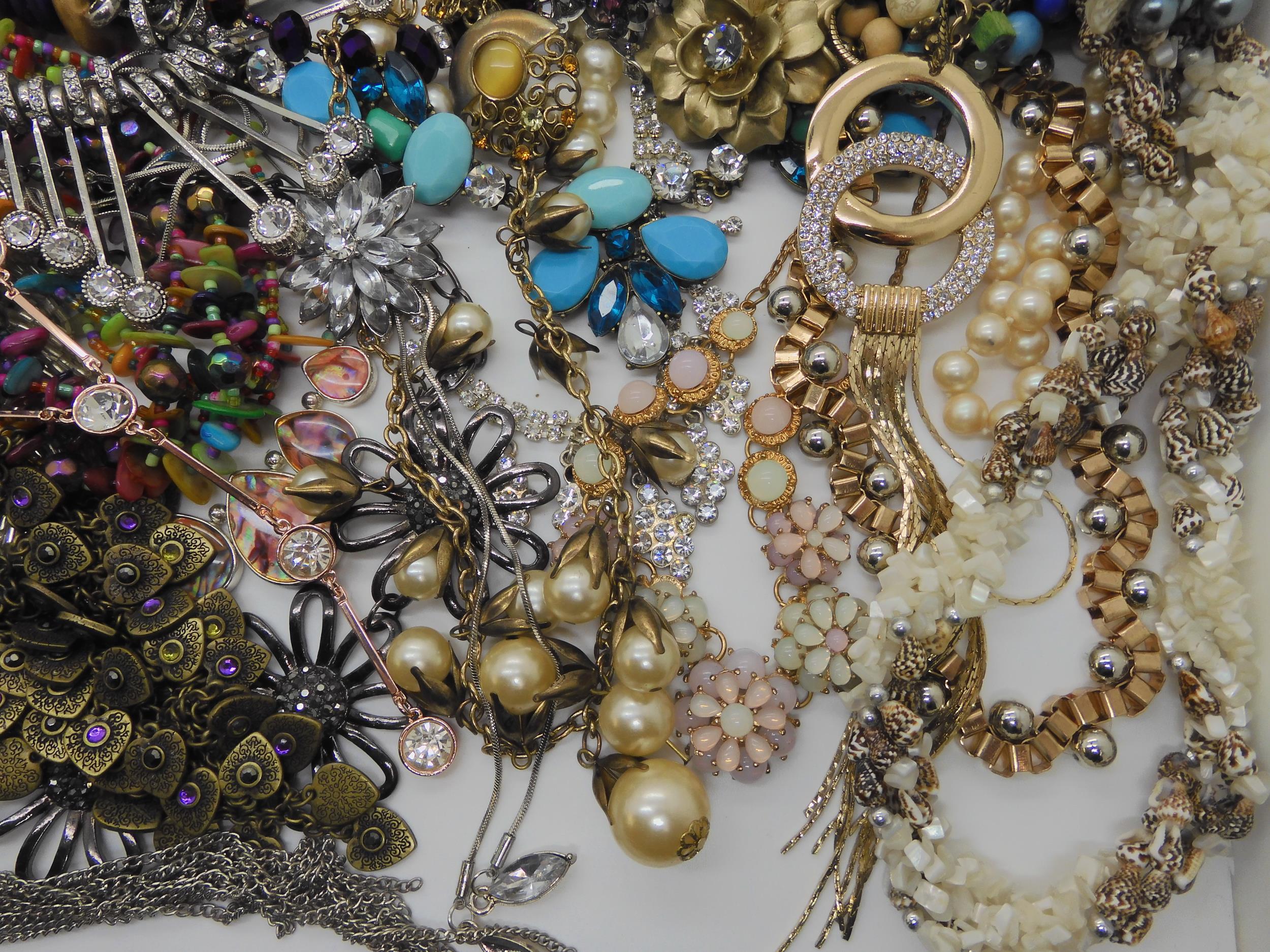 A large collection of good quality, mainly modern, statement costume jewellery to include items by - Image 6 of 8