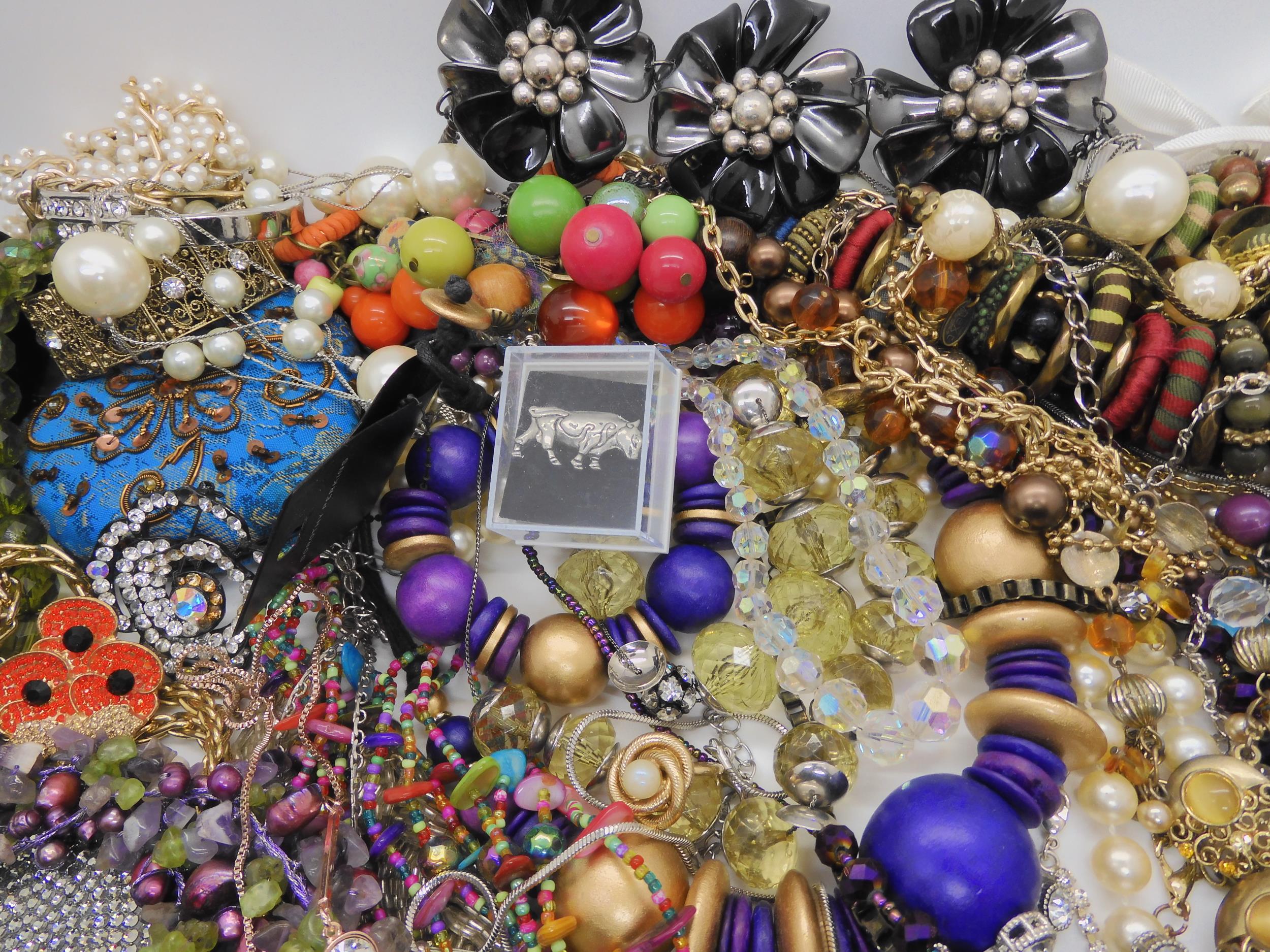 A large collection of good quality, mainly modern, statement costume jewellery to include items by - Image 8 of 8