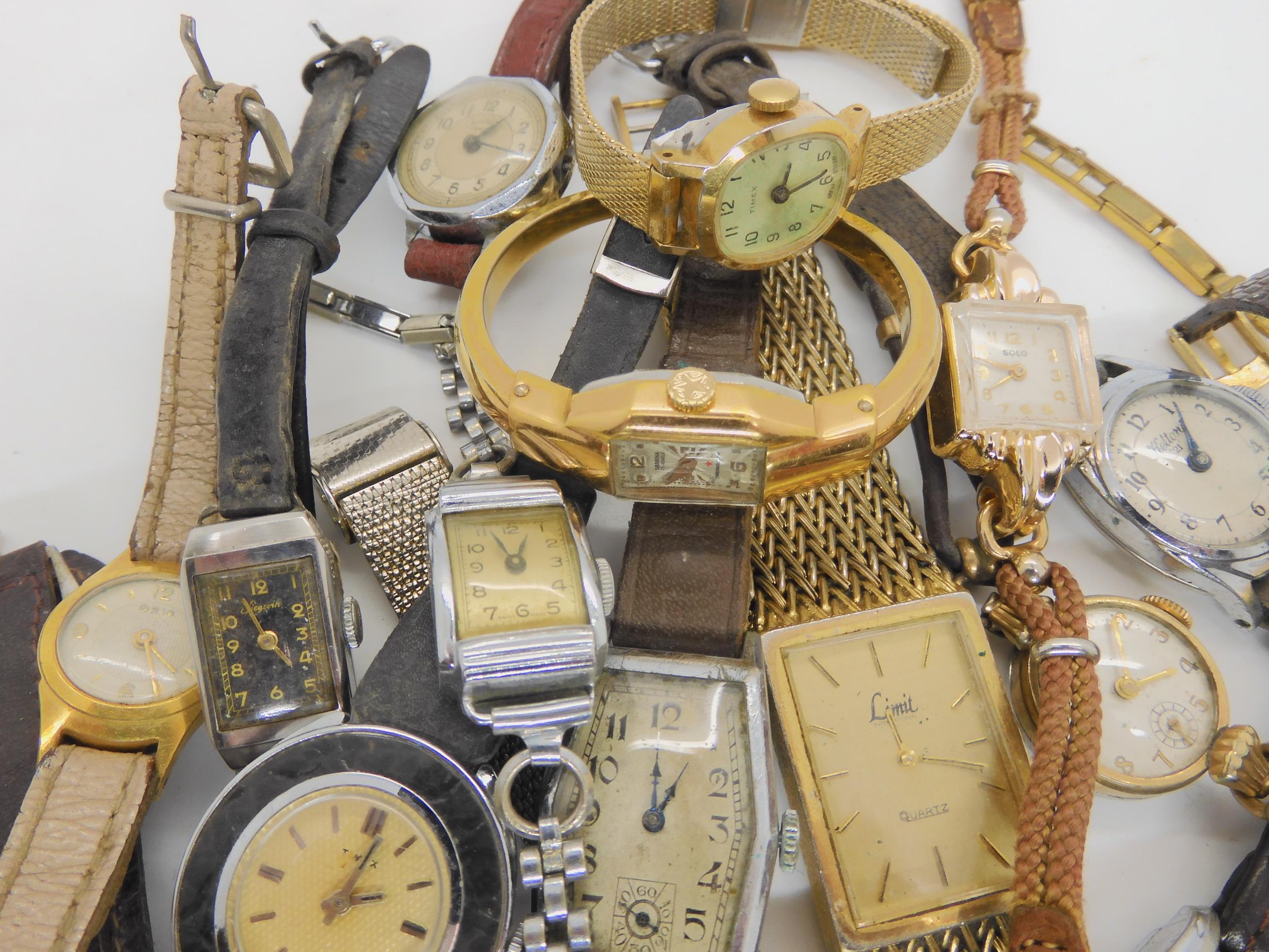 A collection of vintage ladies wristwatches to include Sabrina, Siegevin, Oris and Services Etc - Image 4 of 5