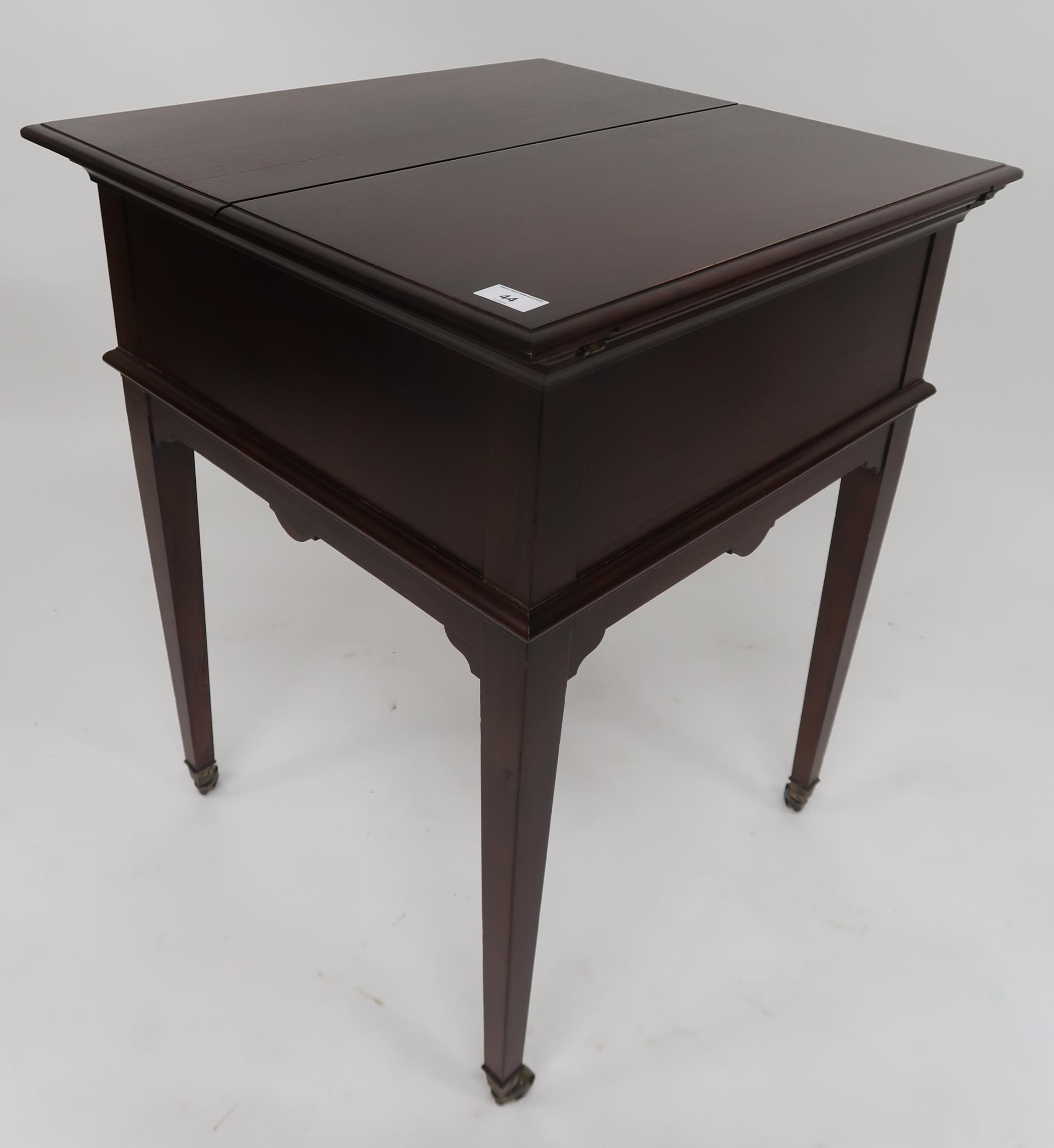 A 20th century mahogany drinks/tea table with split hinged top concealing rising glass and - Image 5 of 5