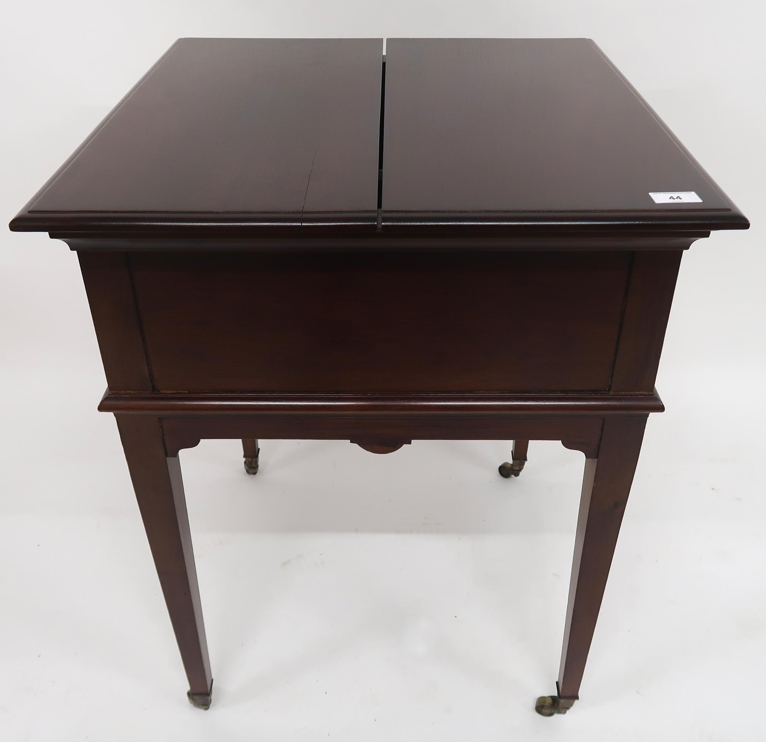 A 20th century mahogany drinks/tea table with split hinged top concealing rising glass and - Image 3 of 5