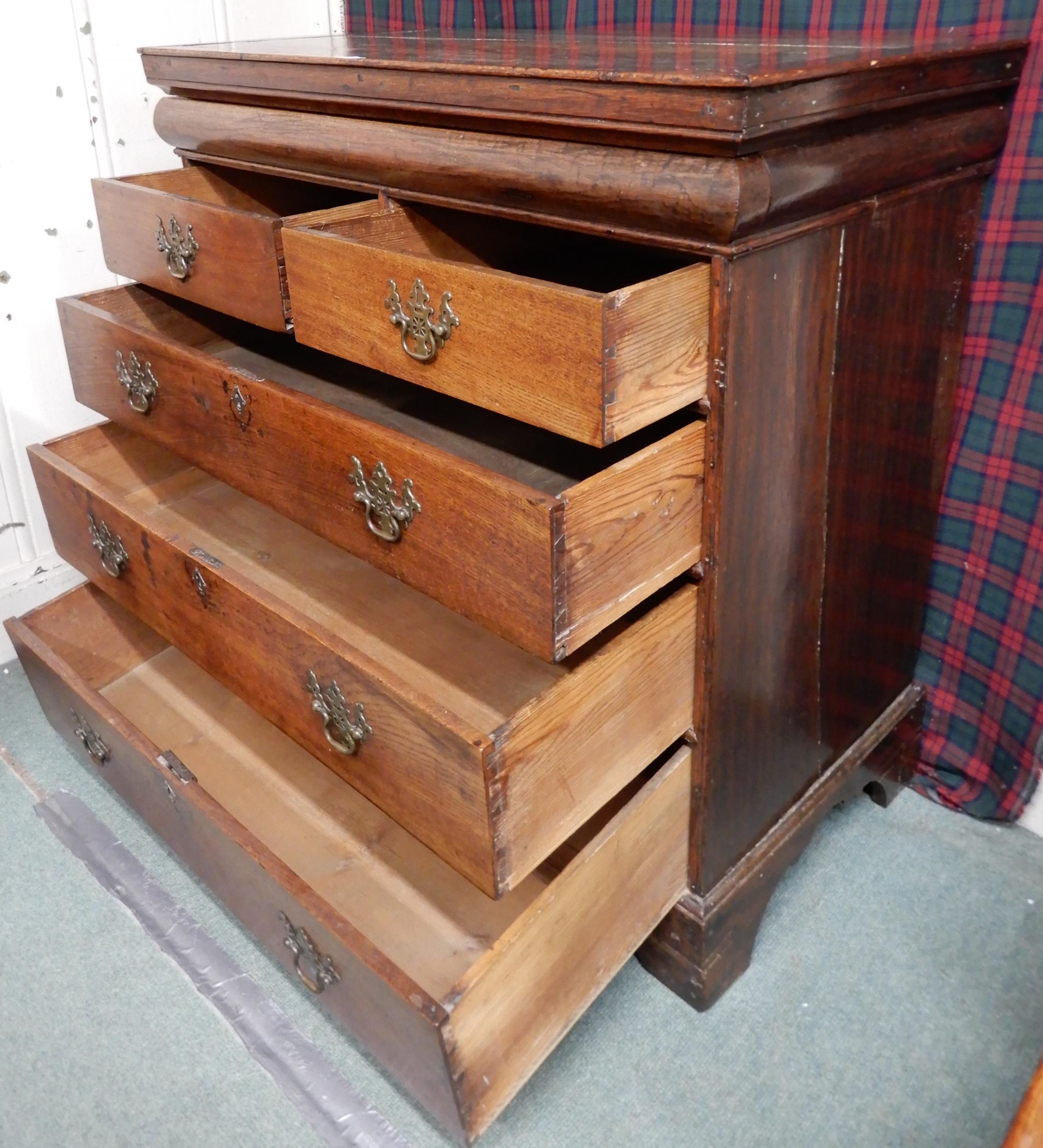 An 18th century ash two short over three long chest of drawers with additional frieze drawer to - Image 5 of 8