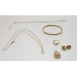 A collection of 9ct gold items, to include a bangle, a thistle pendant, a pearl ring size J1/2, a