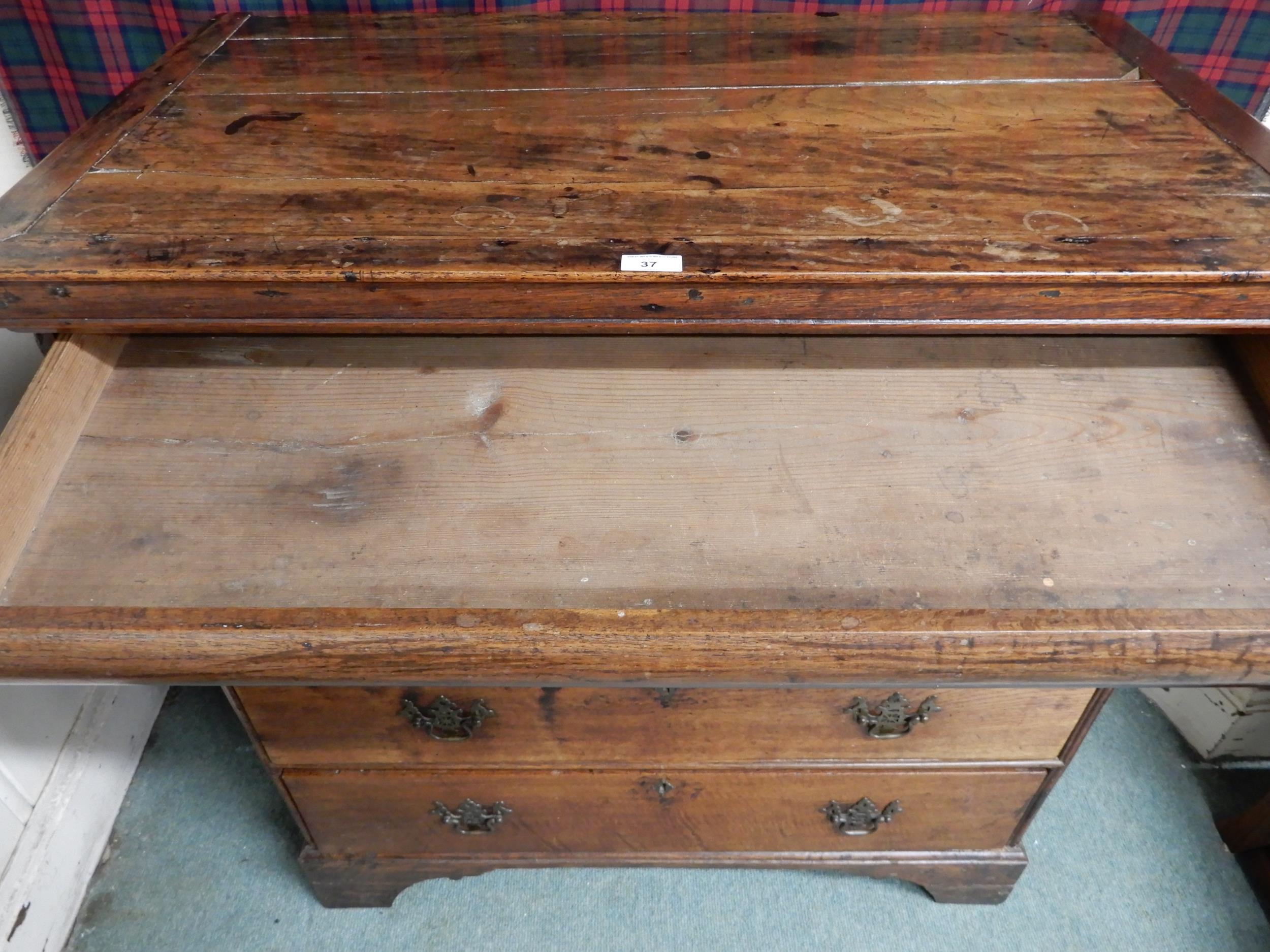 An 18th century ash two short over three long chest of drawers with additional frieze drawer to - Image 6 of 8