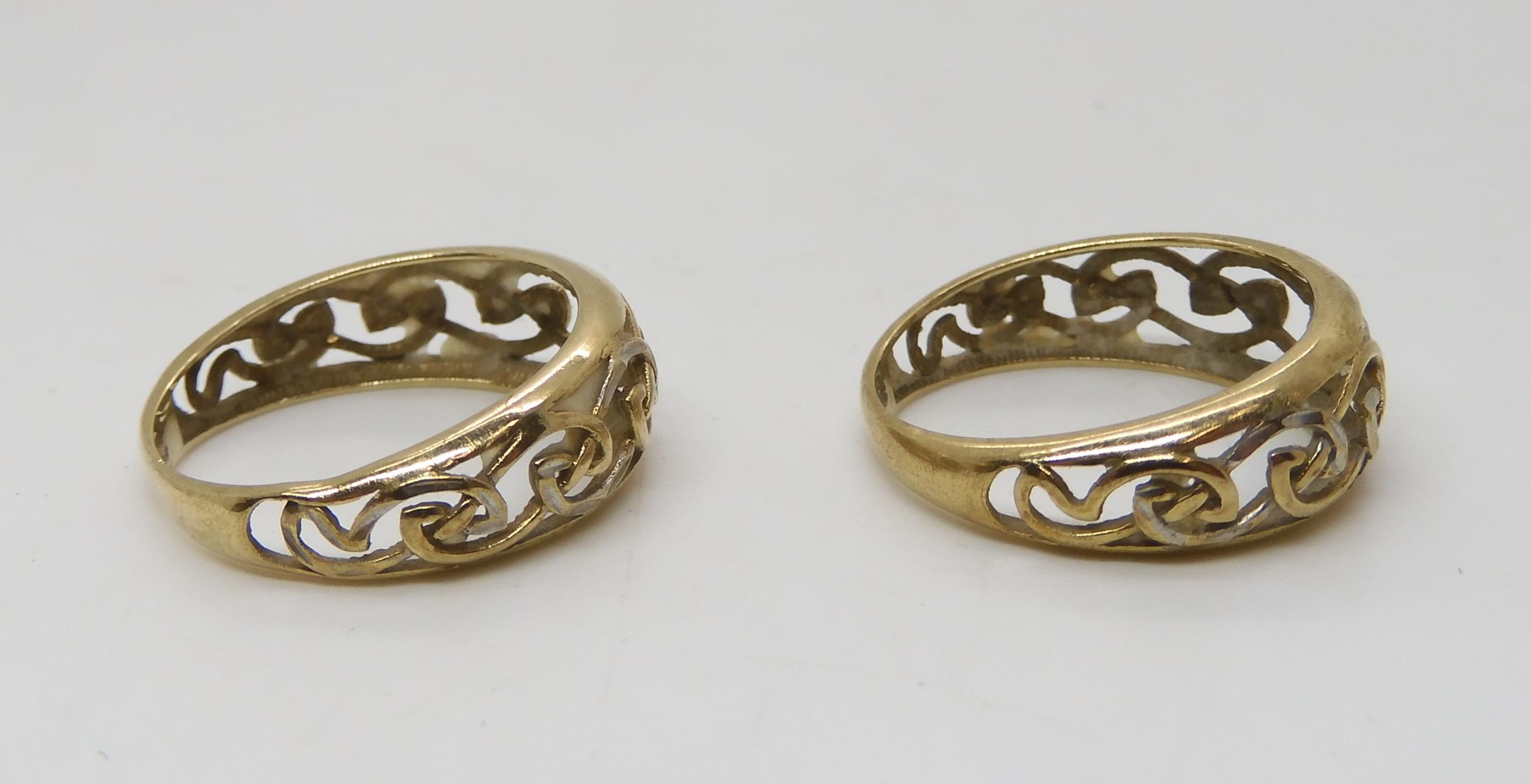 Two 9ct gold Celtic knotwork rings both size N1/2, large knot earrings, and a mabe pearl pair, - Image 3 of 5