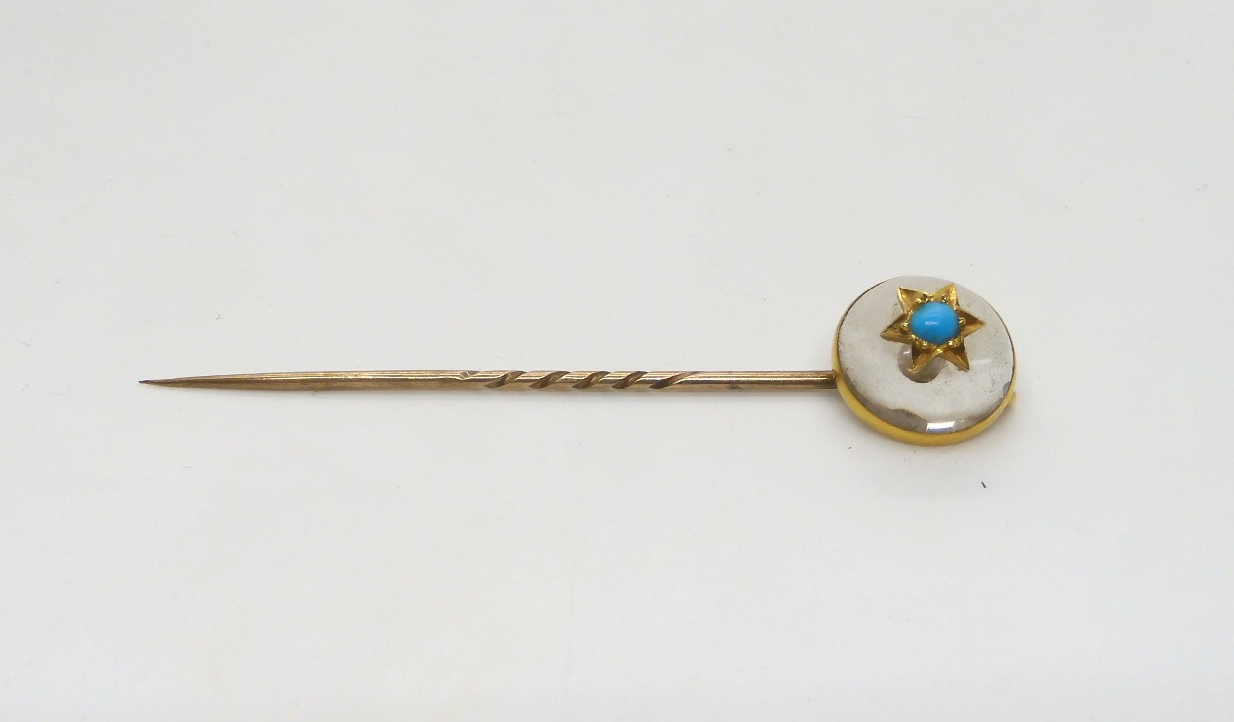 A bright yellow metal mounted, rock crystal and turquoise topped tie pin, weight 4.3gms Condition - Image 2 of 3