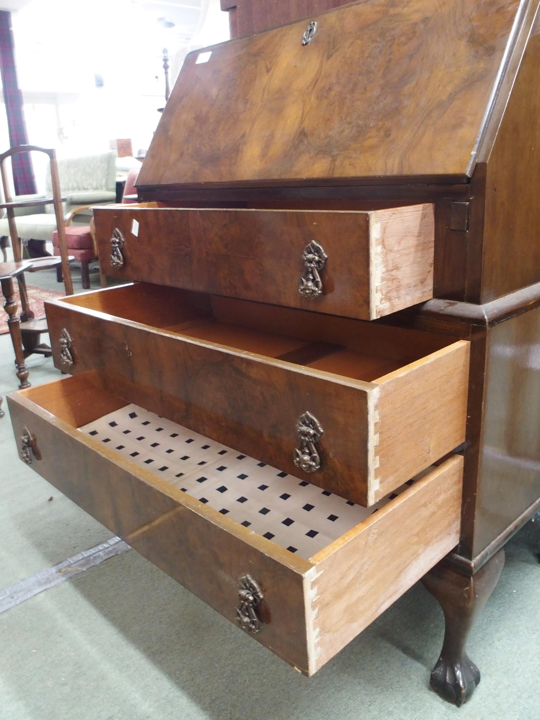 An early 20th century walnut veneered fall front writing bureau, 100cm high x 79cm wide x 45cm - Image 4 of 5