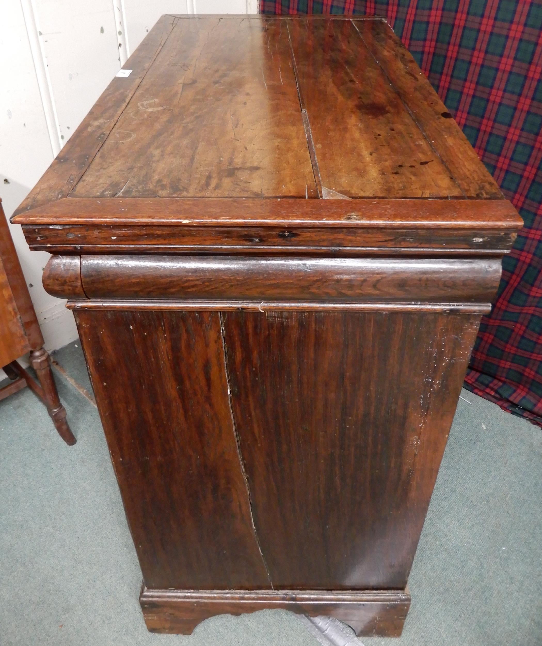 An 18th century ash two short over three long chest of drawers with additional frieze drawer to - Image 7 of 8