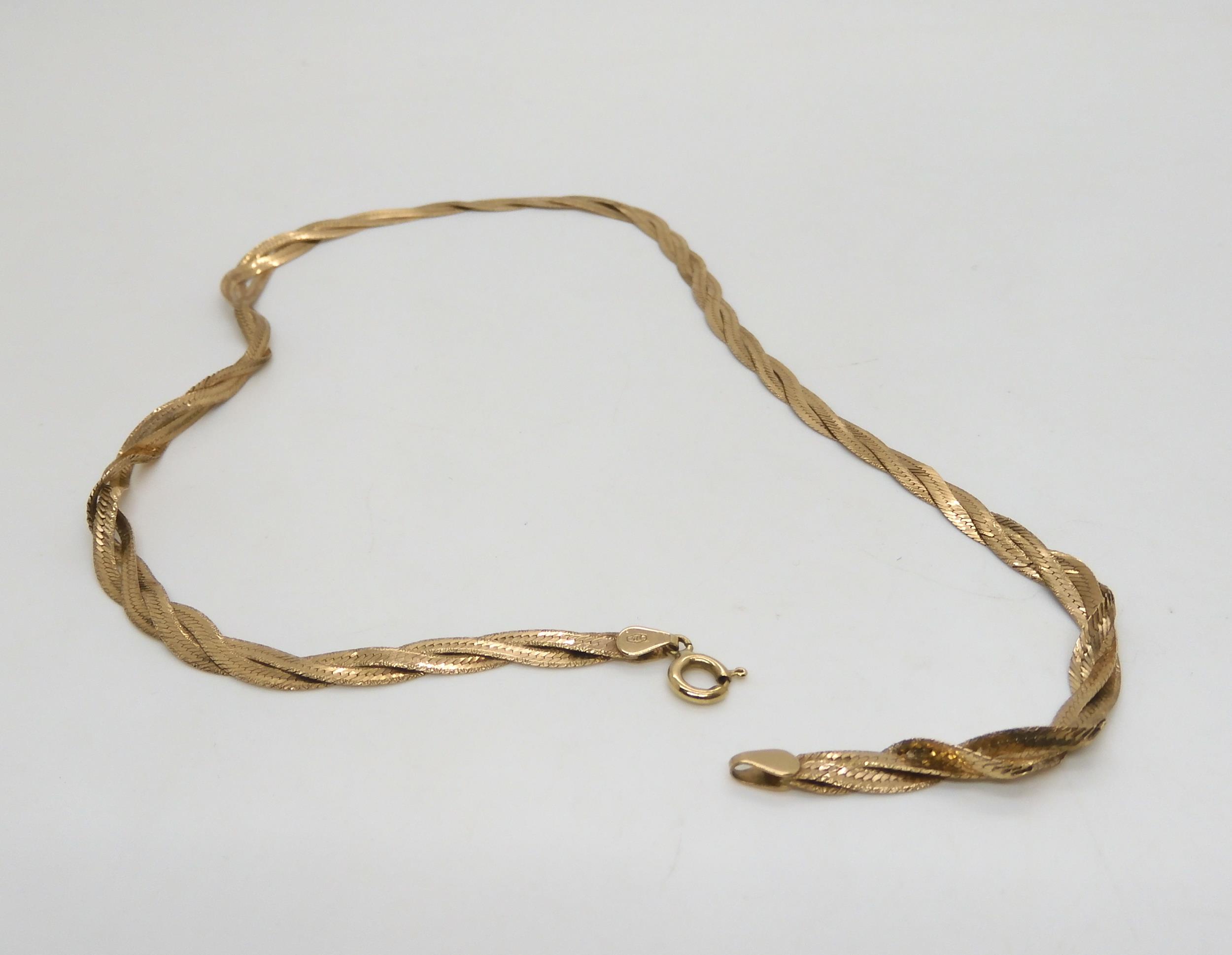 A twisted 9ct gold ribbon chain necklace, length 41cm, weight 7.6gms Condition Report:Available upon