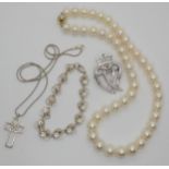 A string of cultured pearls with a bi colour 9ct gold clasp, each pearl approx 10mm, a silver