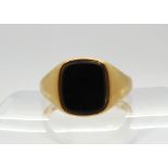 An 18ct gold bloodstone signet ring, size approx Z, weight 9gms Condition Report:Available upon