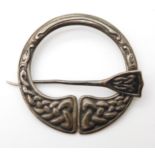 A silver alexander Ritchie pen annular brooch with Glasgow hallmarks for 1931, diameter 4.2cm