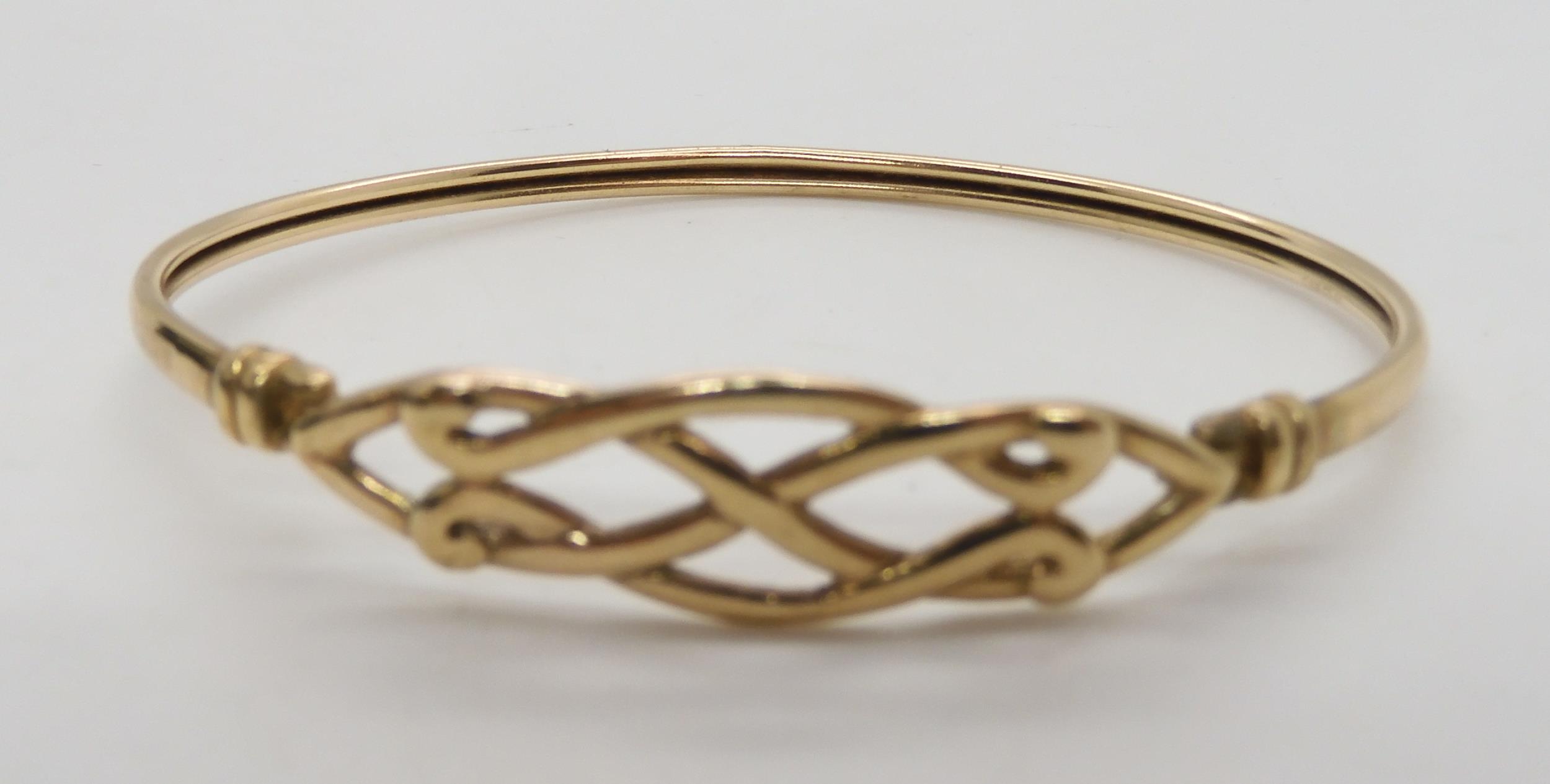 A 9ct gold knotwork bangle together with two pairs of earrings weight together 8.2gms Condition - Image 4 of 4