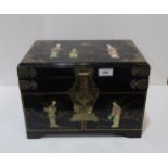 A Japanese lacquered jewellery box Condition Report:Available upon request