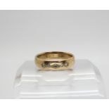 A gents 9ct gold five stone diamond ring set with estimated approx 0.16cts of brilliant cut