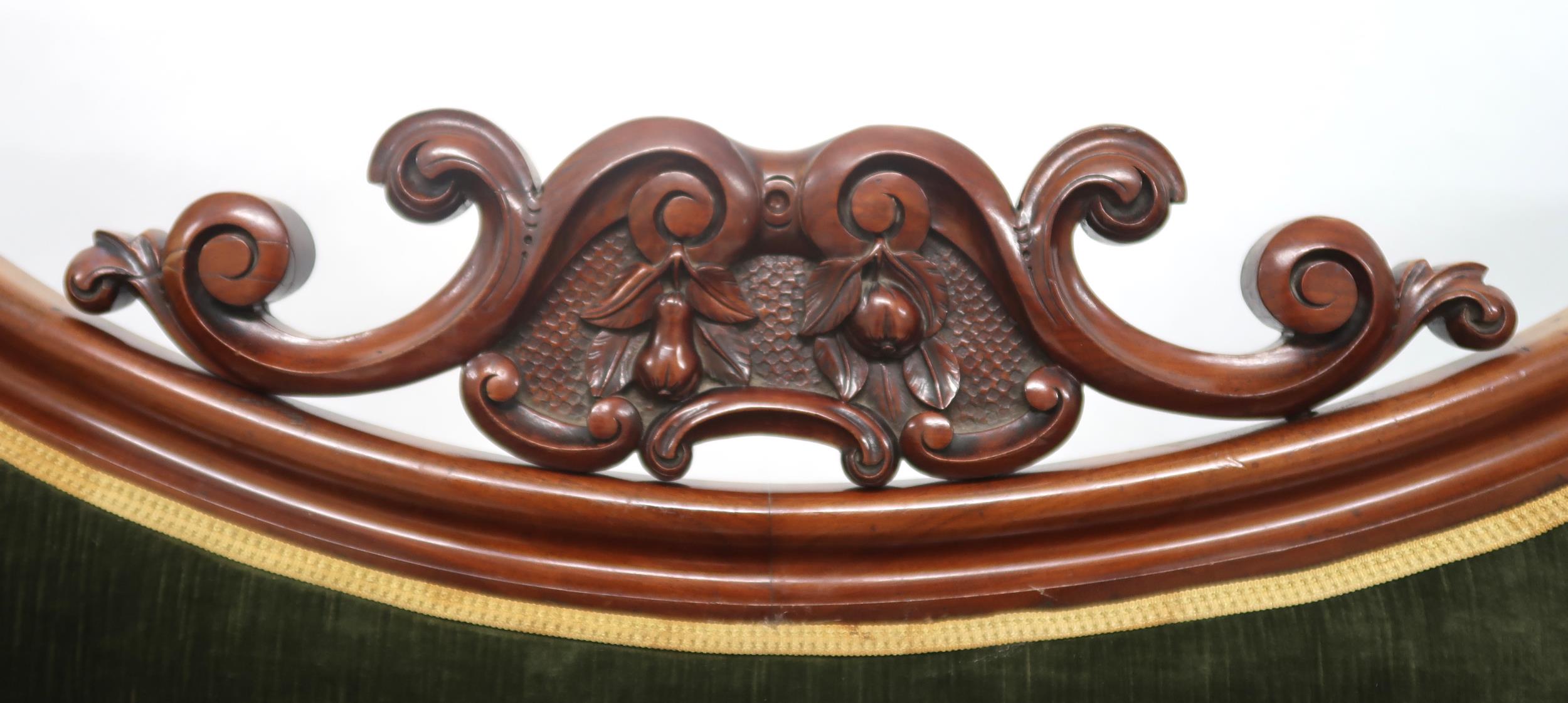 A VICTORIAN WALNUT FRAMED TWIN SPOONBACK SALON SETTEE with carved scrolled surmount over velour - Image 3 of 8