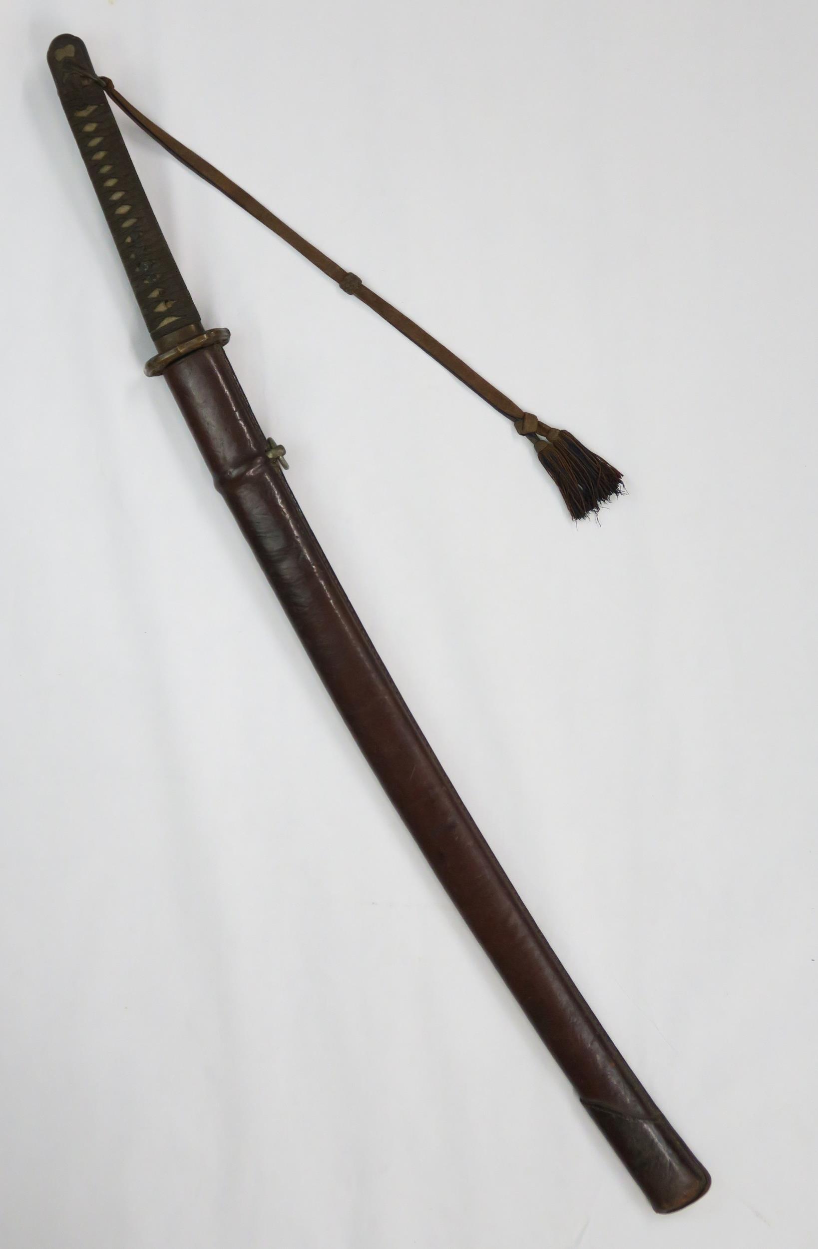 A JAPANESE SHOWA-ERA SHIN GUNTO SWORD, WITH BRITISH ATTRIBUTION The machine-made blade mounted - Image 2 of 14