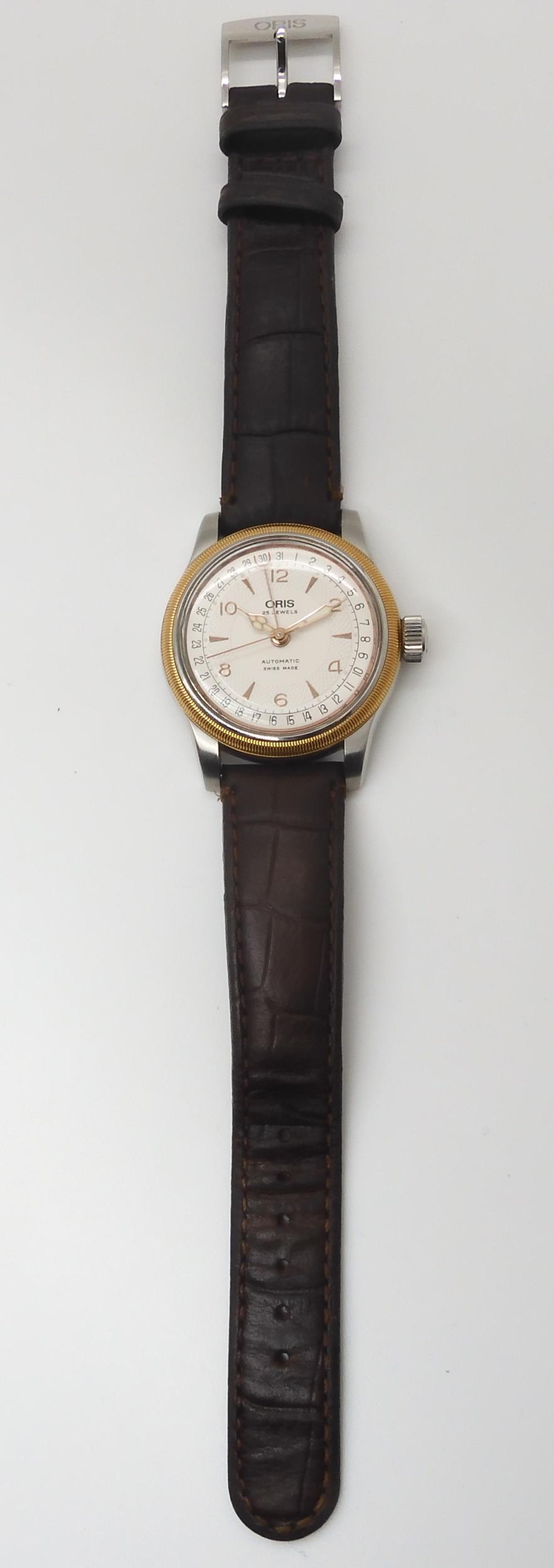 AN ORIS AUTOMATIC WRISTWATCH with two tone cream textured dial with gold coloured chevron and Arabic - Image 2 of 5