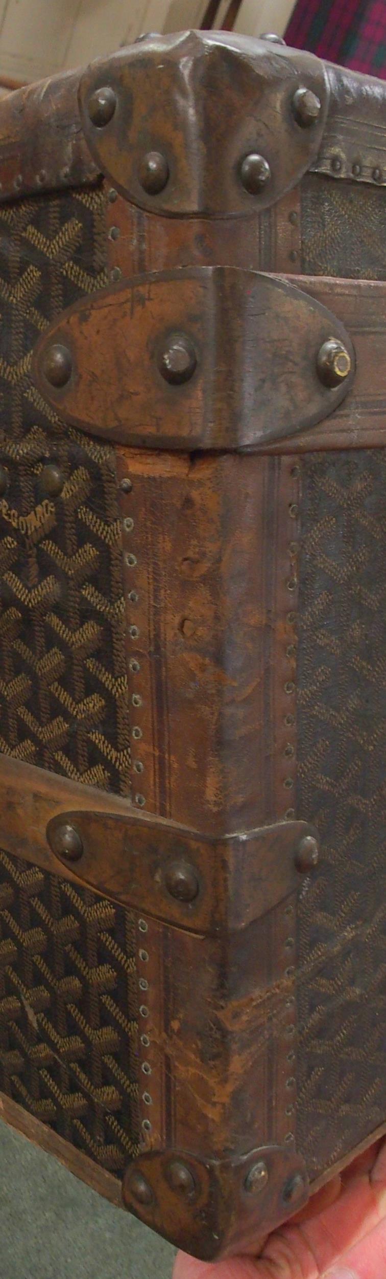 AN E GOYARD PARIS LEATHER AND WOOD BOUND STEAMER TRUNK with all-over printed design, leather edges - Image 20 of 29