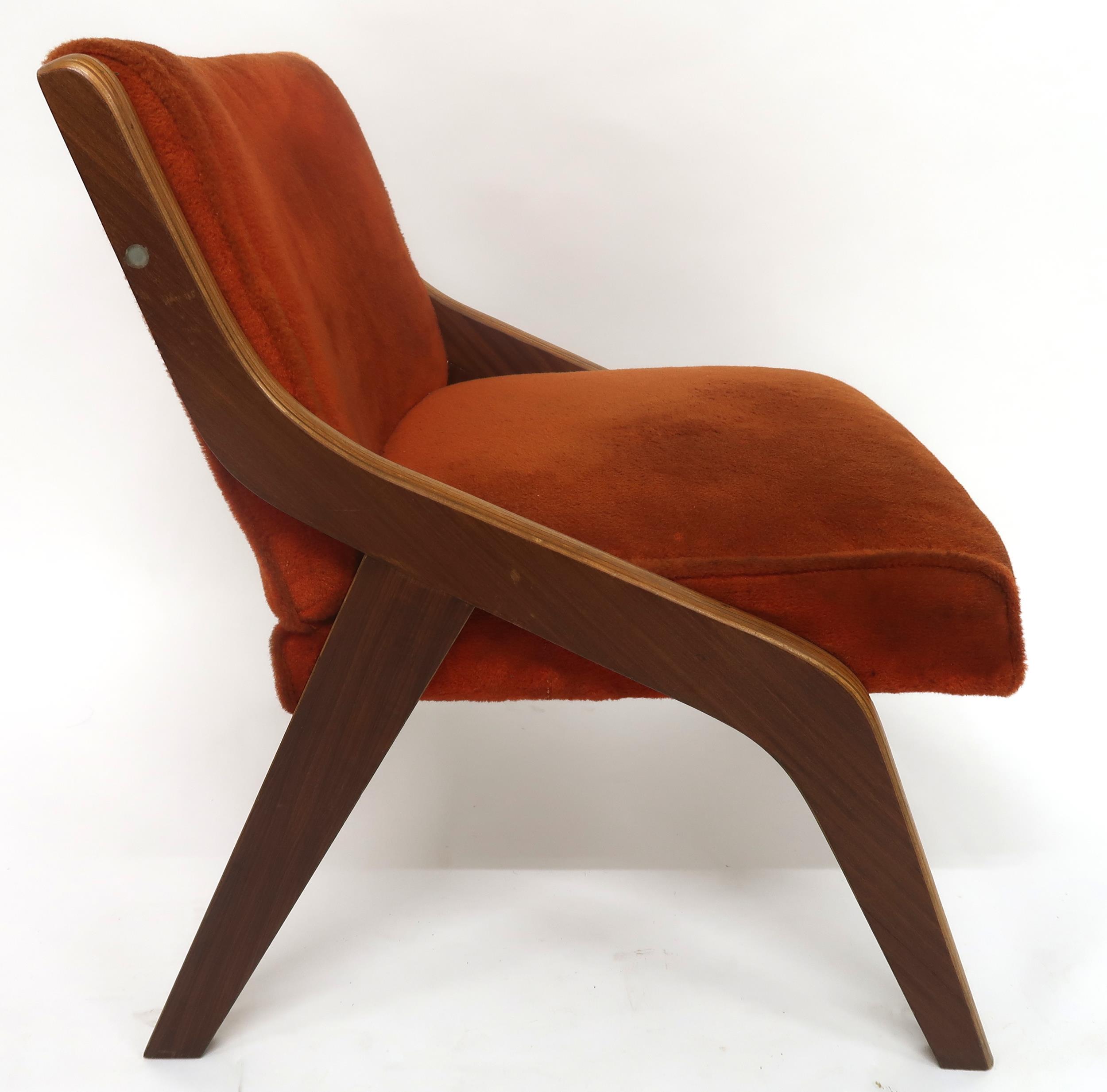 A MID 20TH CENTURY NEIL MORRIS FOR MORRIS OF GLASGOW LOUNGE CHAIR with a laminated Formosa Teak